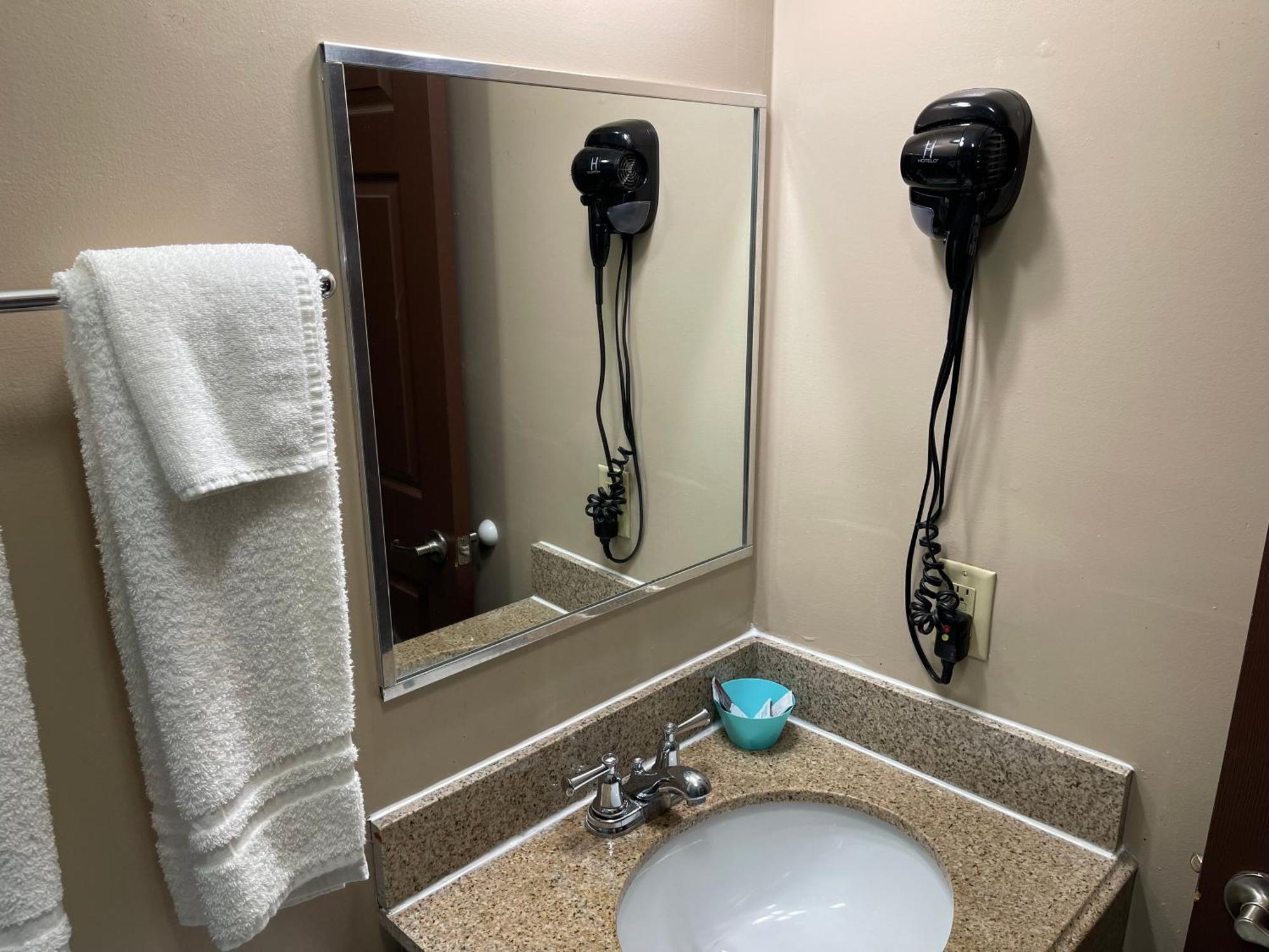 Economy Inn & Suites Ashtabula Zewnętrze zdjęcie