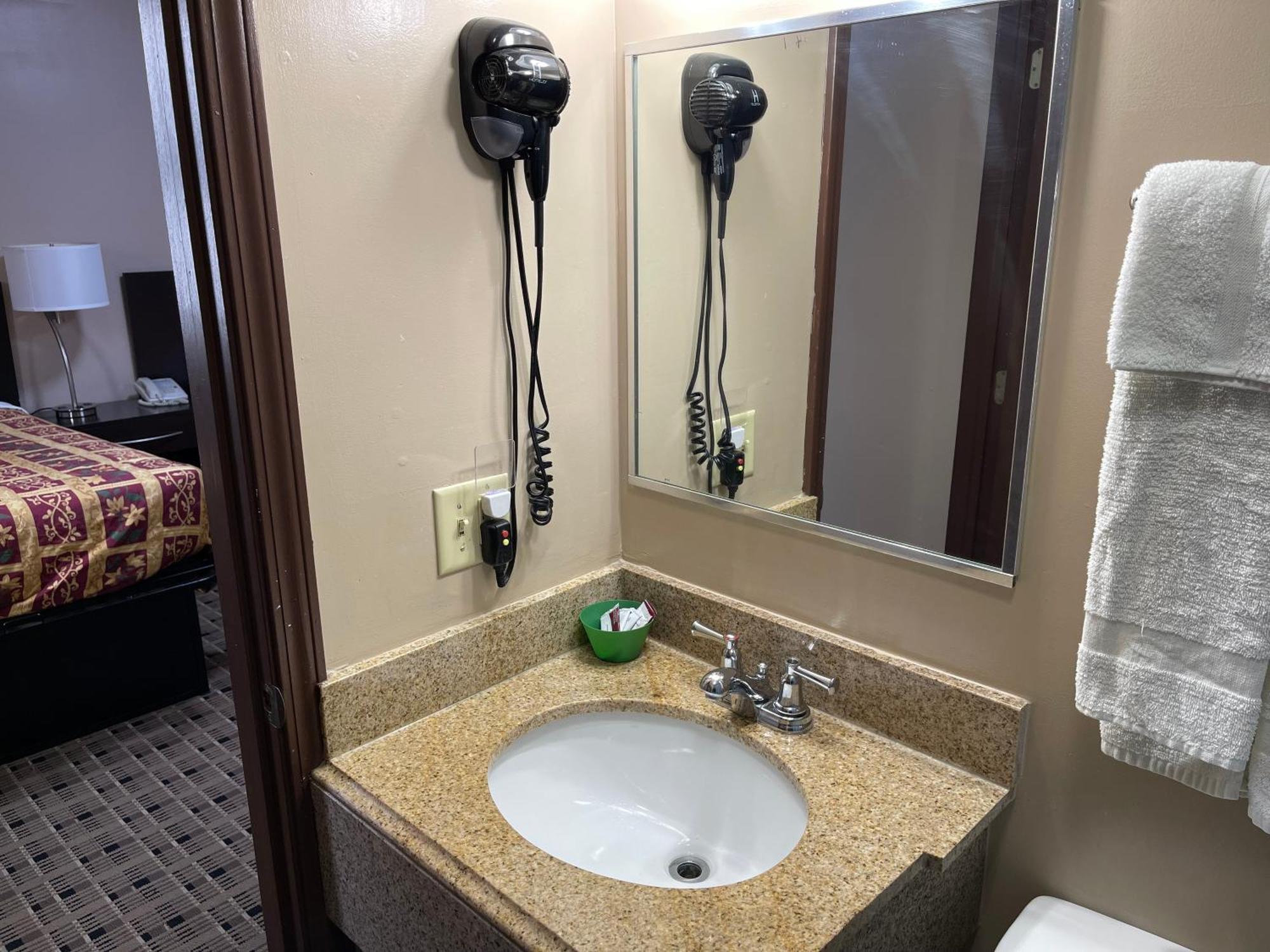 Economy Inn & Suites Ashtabula Zewnętrze zdjęcie