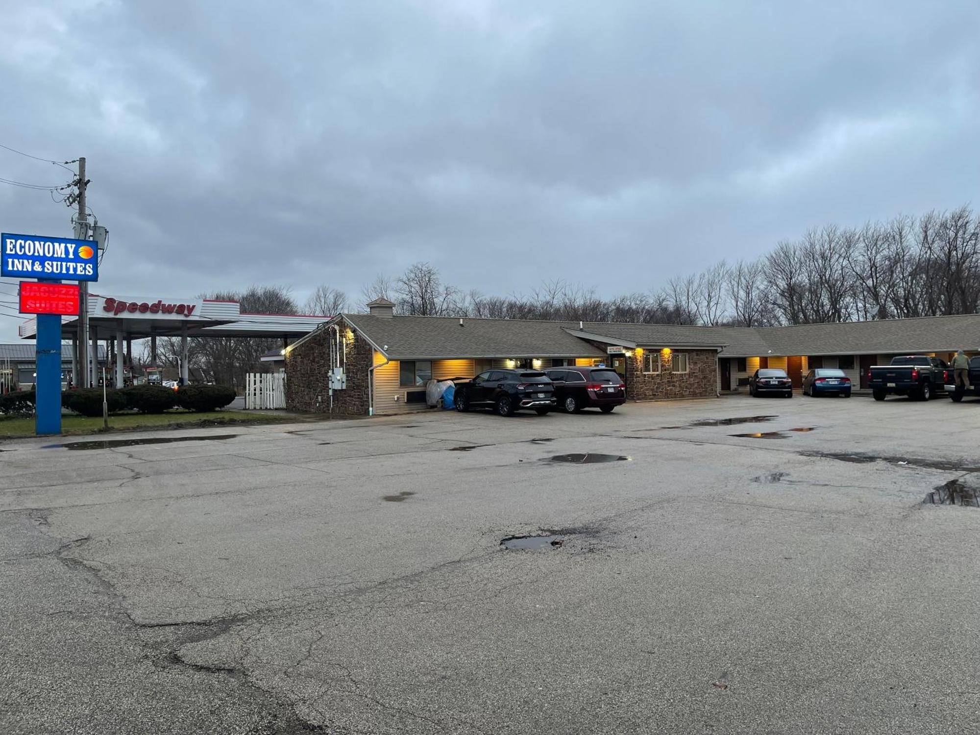 Economy Inn & Suites Ashtabula Zewnętrze zdjęcie
