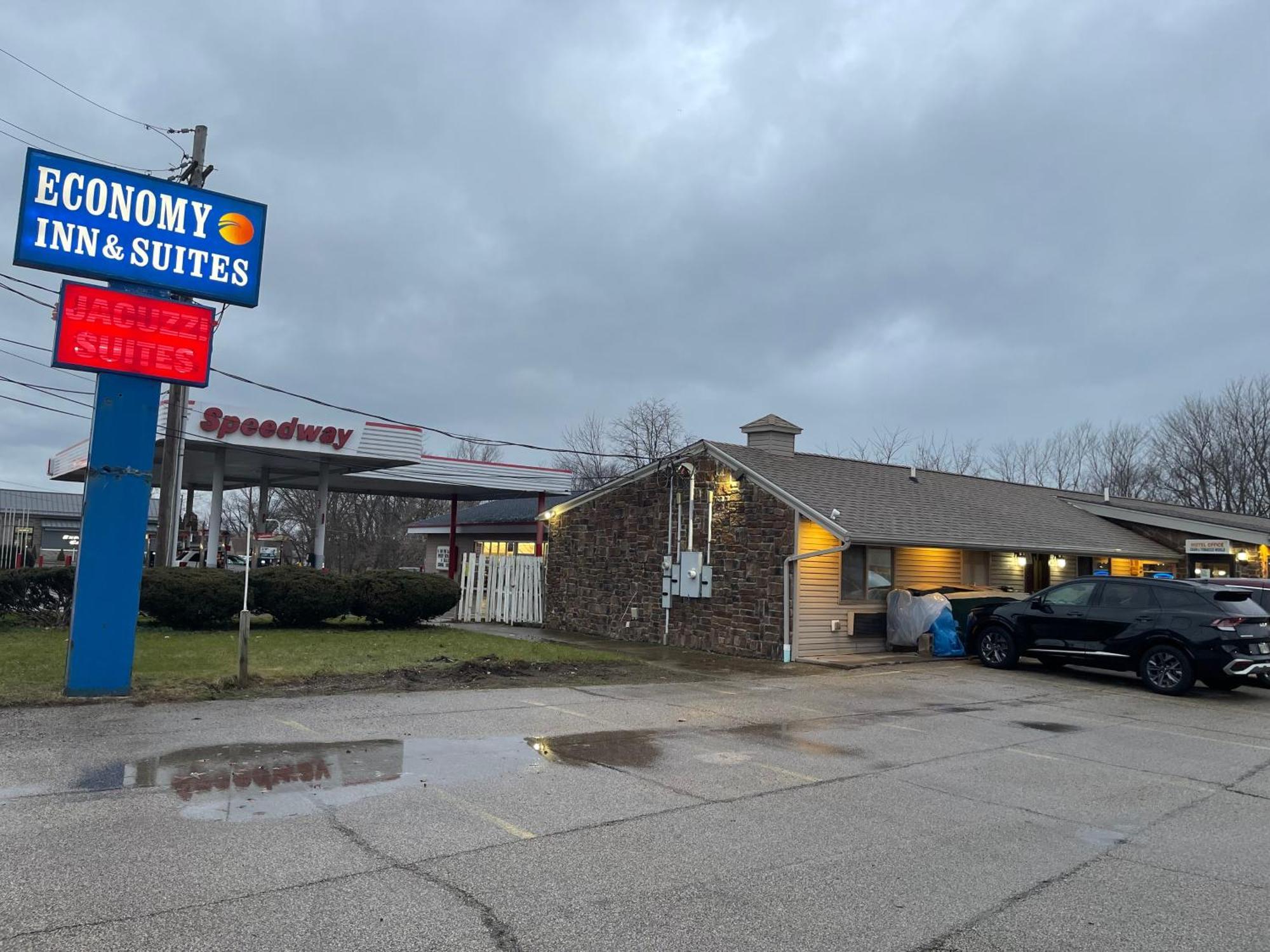 Economy Inn & Suites Ashtabula Zewnętrze zdjęcie